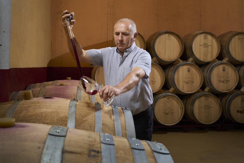 Javier en las barricas