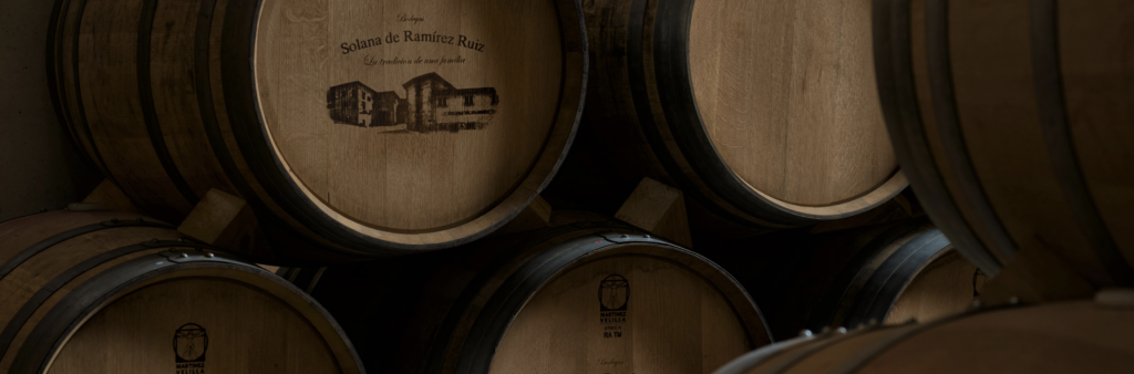 Barricas de la bodega de Solana de Ramírez